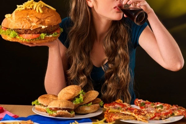 Chế độ ăn uống không hợp lý dẫn tới rối loạn tiêu hóa