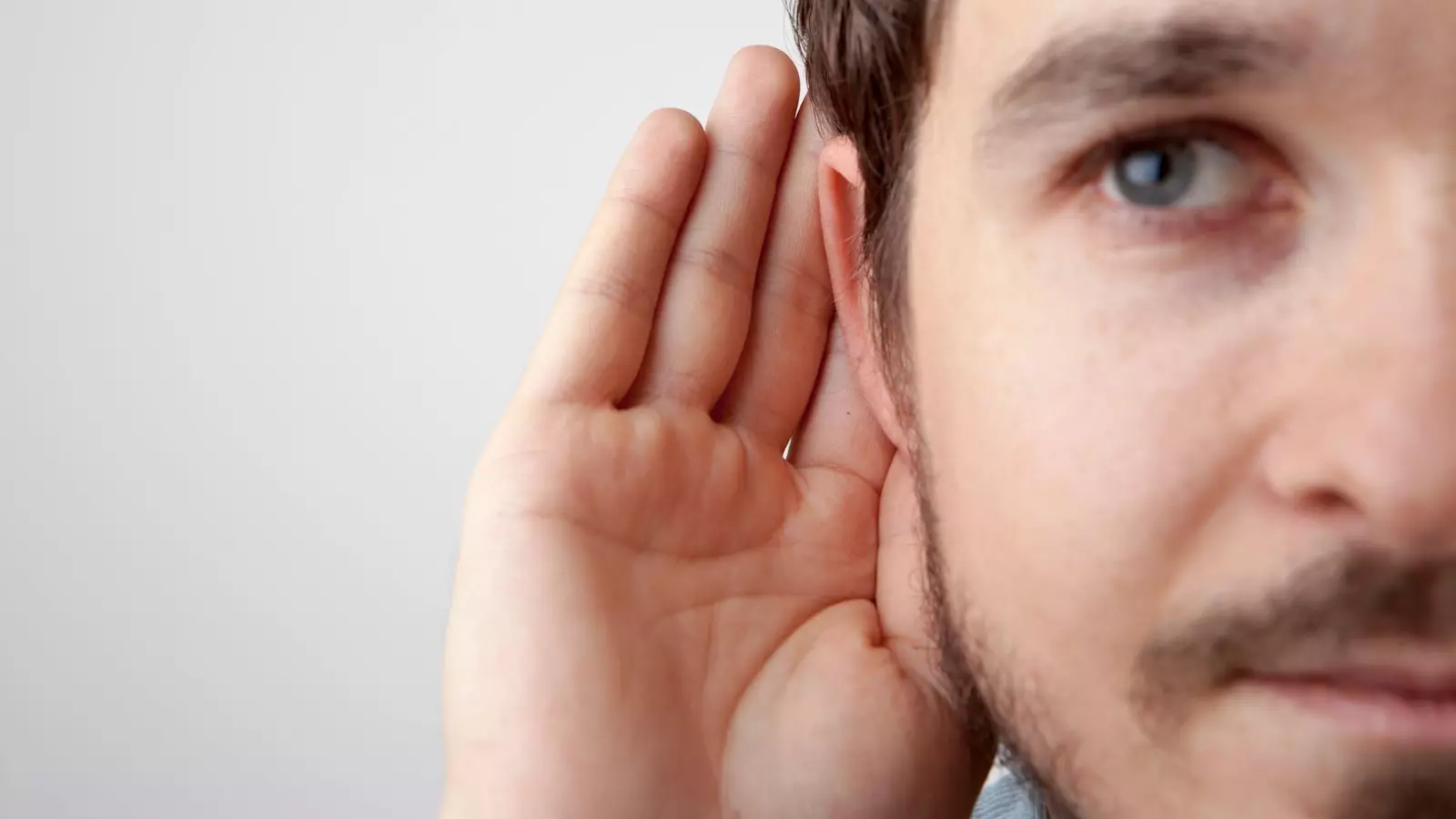 Điếc tai là tình trạng người bệnh bị suy giảm khả năng nghe