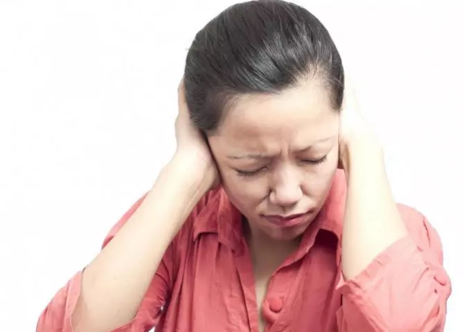 Căng thẳng, lo âu gây ra chứng ù tai
