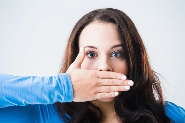 Những nguyên nhân gây hôi miệng kéo dài là gì? Cần phải làm gì để có thể khắc phục tình trạng này?