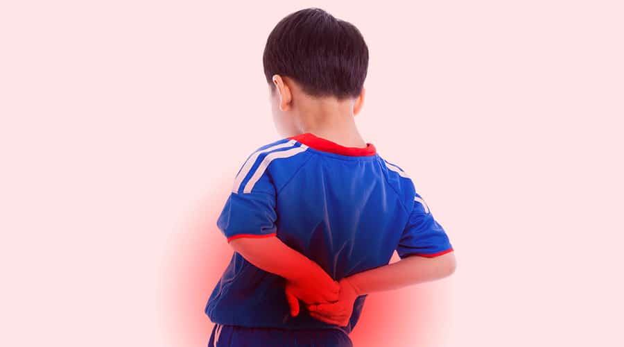 Đau lưng đang là tình trạng xảy ra phổ biến ở trẻ nhỏ