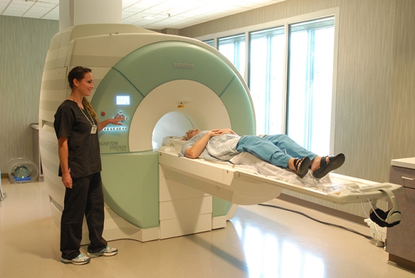 Chụp MRI giúp chẩn đoán chính xác nguyên nhân đau lưng