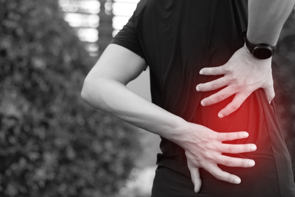 Chấn thương ở lưng làm tăng nguy cơ đau rễ thần kinh