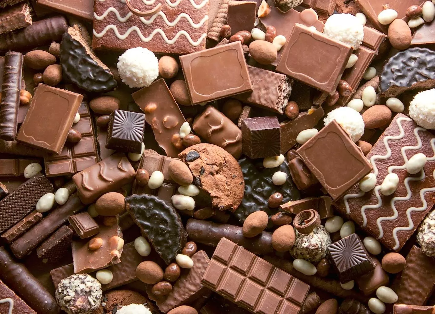 Chocolate-giup-cai-thien-tam-trang,-giam-cang-thang-met-moi,-tang-cam-xuc-vui-ve-tich-cuc.webp