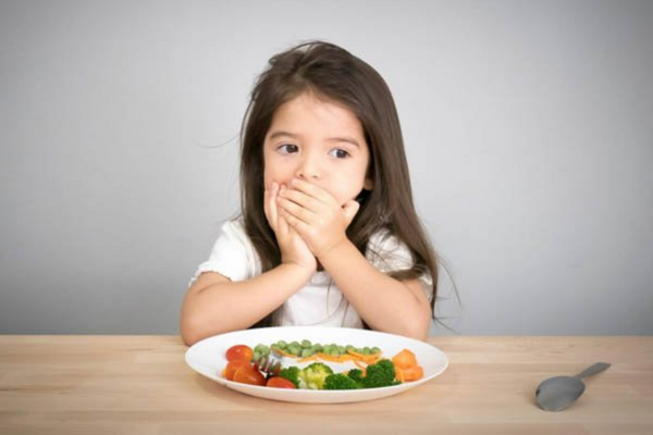 Viêm loét họng làm trẻ chán ăn, giảm hấp thu dinh dưỡng