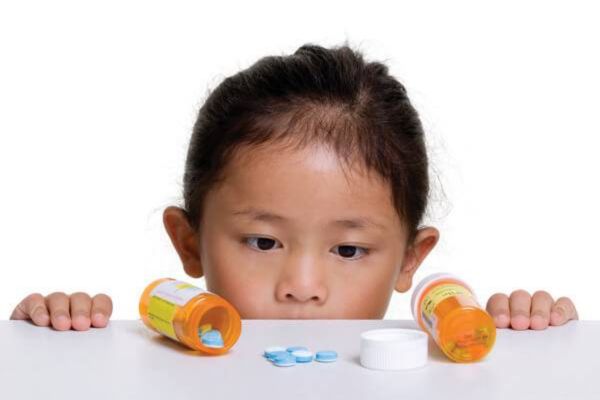 Cần lưu ý khi sử dụng thuốc trị ho khan cho trẻ dưới 6 tuổi