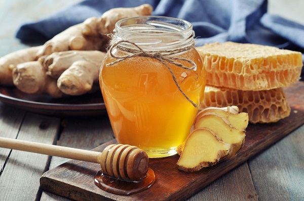 Uống mật ong với gừng giúp giảm viêm sưng amidan một bên