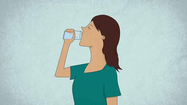 Uống nhiều nước giúp bảo vệ niêm mạc họng - thanh quản