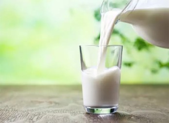 Người bị tai biến uống sữa gì? – 5 loại sữa được khuyên dùng cho người bị tai biến và xu hướng bền vững từ thảo dược!